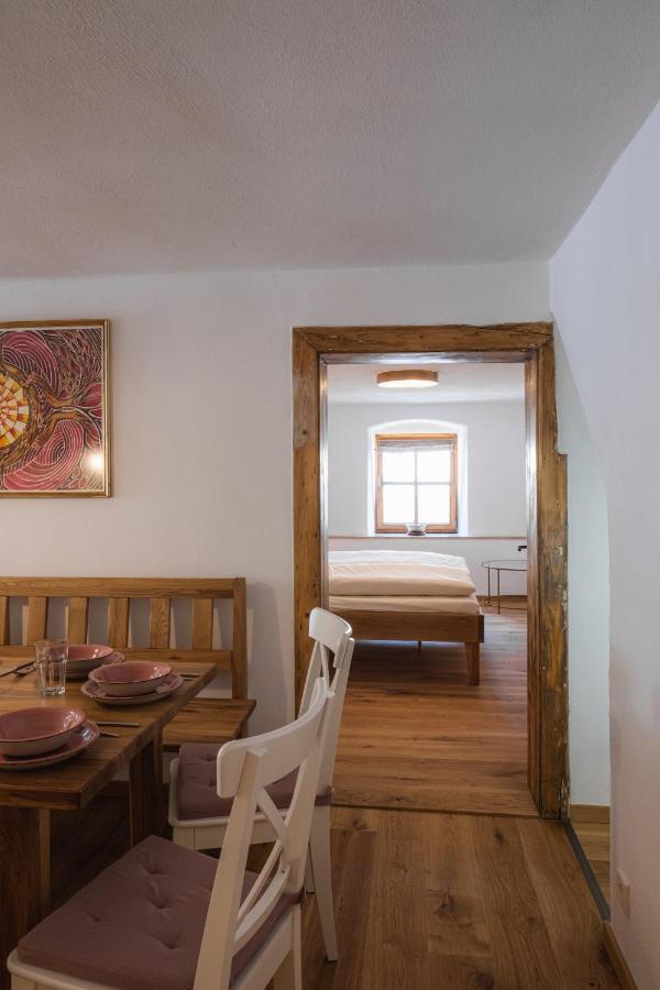 Gehobenes Ambiente In Historischer Wohnung Walting Exterior photo